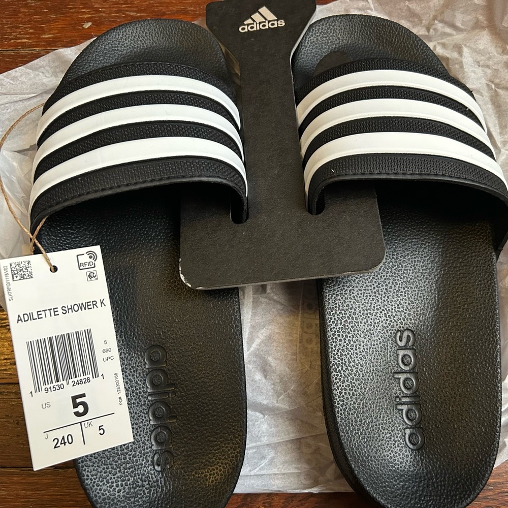 ADIDAS Adilette Shower Slides size 5 - New